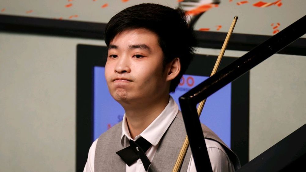 绎着网球的 绎着网球的